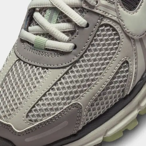 Zoom Vomero 5 Womens Running Shoes (Cobblestone Flat Pewter White) 