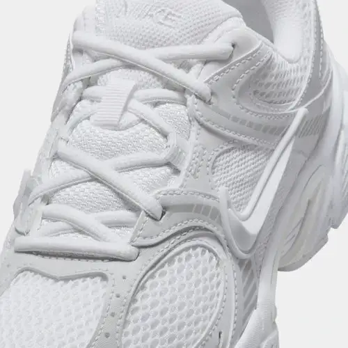 V5 RNR Womens Running Shoes (White/Black/Metallic Silver/White)