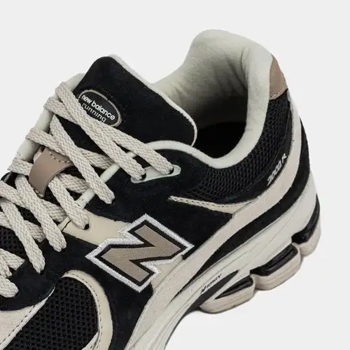 2002R Mens Running Shoes (Black/Beige/Tan) 0870741