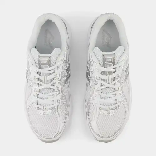 740 Mens Running Shoes (Silver/White) AC6154