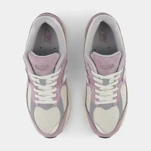 2002R Mens Running Shoes (Ice Wine/White) 4535C301