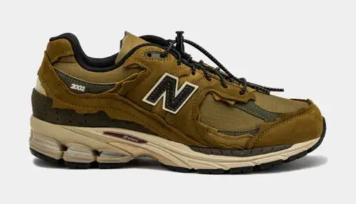 2002R Mens Running Shoes (High Desert/Dark Moss)