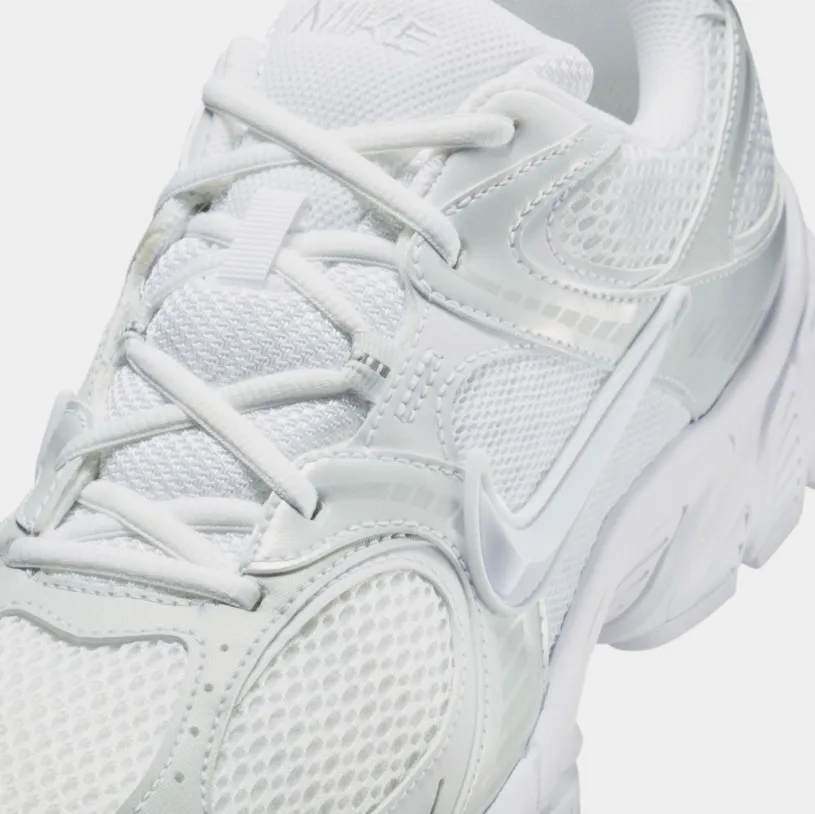 V5 RNR Mens Running Shoes (White/Metallic Silver)