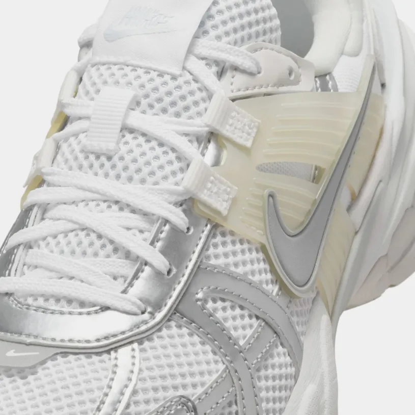 V2K Run Womens Running Shoes (White/Metallic Silver/Platinum Tint)