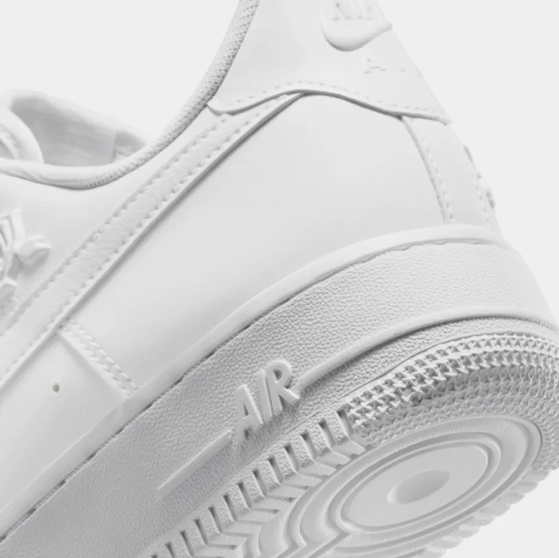 Air Force 1 '07 Low White Roses Womens Lifestyle Shoes (White) 