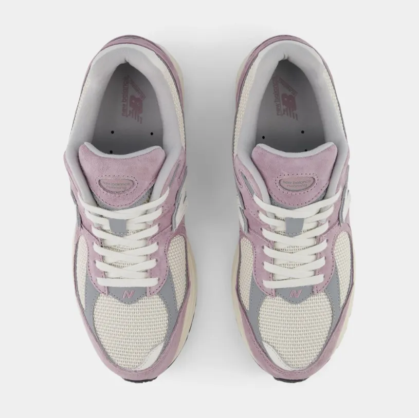 2002R Mens Running Shoes (Ice Wine/White)