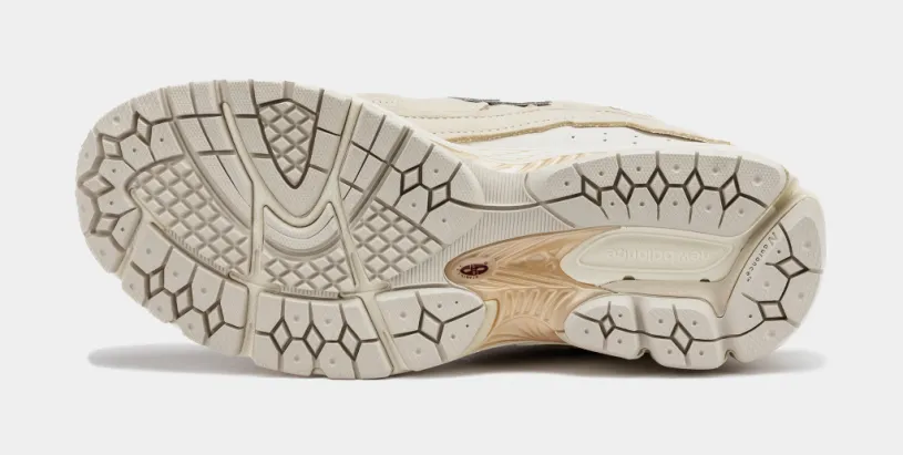 2002R Mens Running Shoes (Sandstone) 